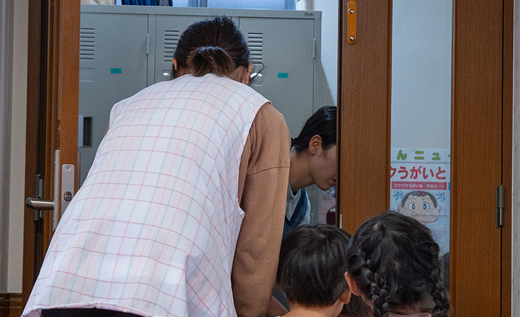 間に配置する画像